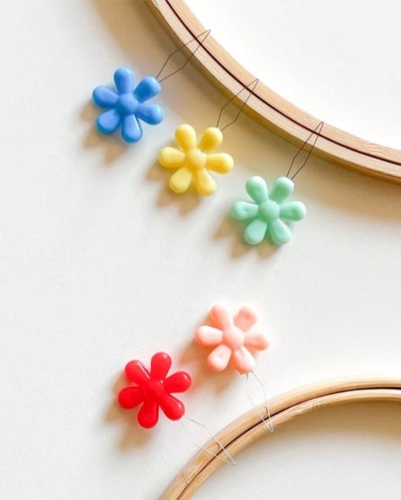 Flower Shaped Needle Threader | Easy & Ergonomic Sewing